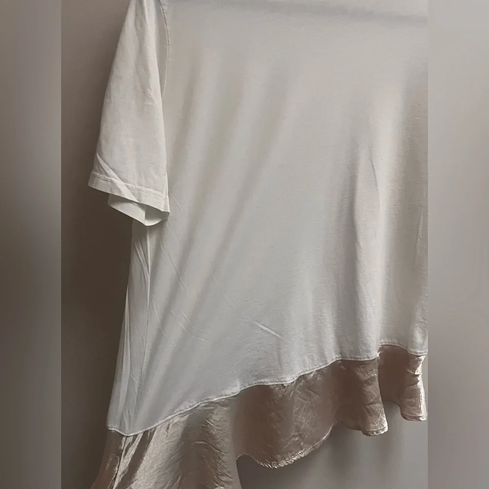 CLU Women’s White Short Sleeve T-Shirt with Ruffle Asymmetrical Hem -Size Medium - Picture 9 of 9